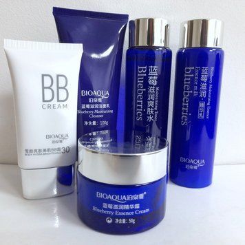 Подарочный набор уходовой косметики Bioaqua с гиалуроновой кислотой и черникой